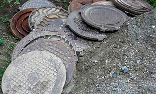 В г. Пушкино участились случаи кражи канализационных люков