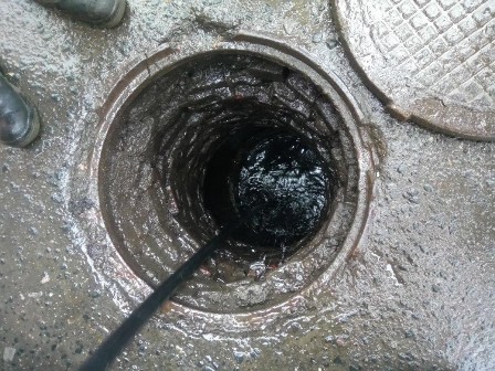 Устранение засоров канализационных колодцев